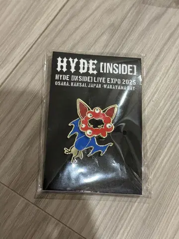 HYDE 미야쿠미야쿠 변신 흔들흔들 핀 배지 CHUPACABRA