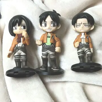 진격의 거인 엘렌 리바이 미카사 피규어