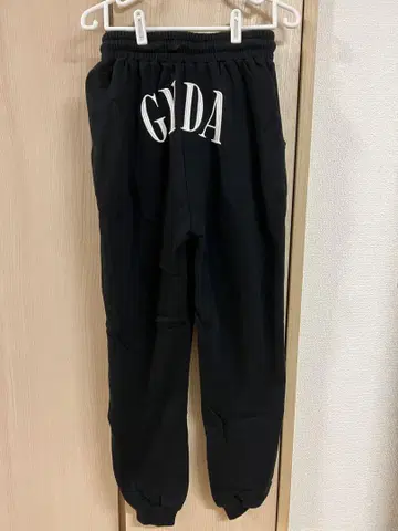 GYDA 제이 EMBROIDERY 맨투맨 조거 팬츠