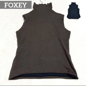 FOXEY 캐시미어 실크 슬리브리스 니트 리버서블 로고 플레이트