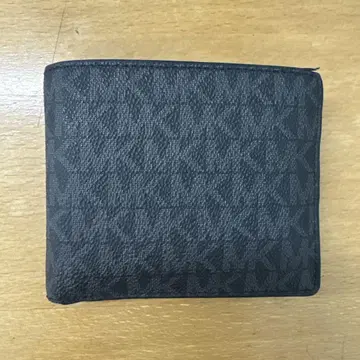 Michael Kors 이단 접이식 지갑