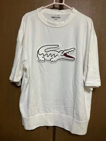 LACOSTE 자수 로고 화이트 반팔 라코스테
