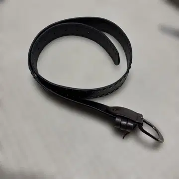스터드 장식 블랙 가죽 벨트
