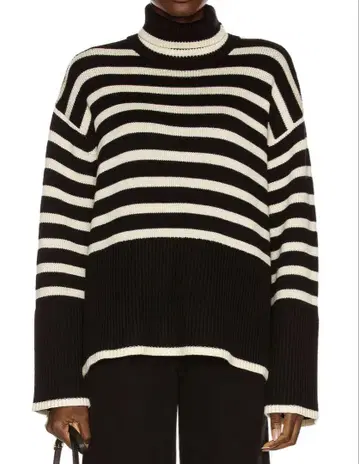 [ TOTEME/토템 ] 스트라이프 터틀 니트 스웨터 보더 블랙