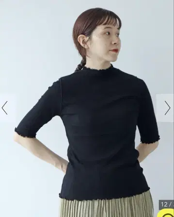 프릴 장식 블랙 반소매 티셔츠