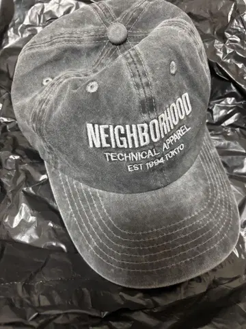 neighborhood 캡 블랙