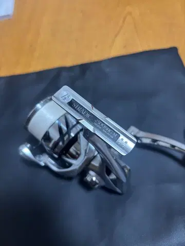 SHIMANO 23 STRADIC 2500 SHG 오른손잡이용