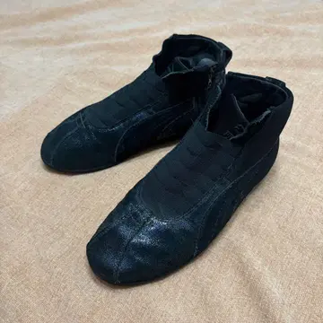 PUMA 블랙 라메 장식 하이컷 스니커즈 5 UK