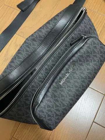 MICHAEL KORS 블랙 숄더백