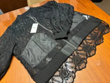 레이스 디자인 블랙 점퍼