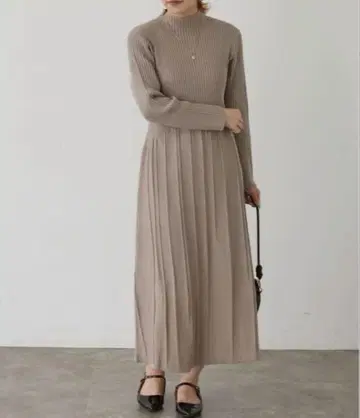 베이지 긴팔 플리츠 니트 원피스 프리 사이즈