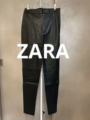 ZARA 블랙 가죽 팬츠 XS/473