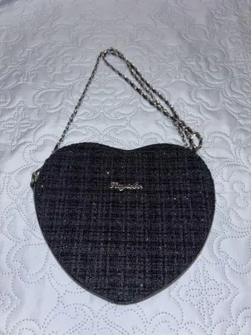 TITTY&CO 트위드 하트 체인 백 블랙