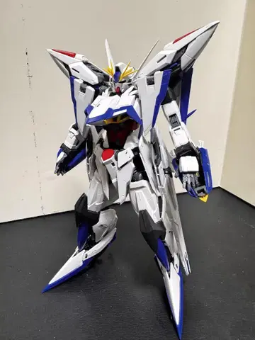 MG 1/100 이클립스 건담 부분 조립 완성품