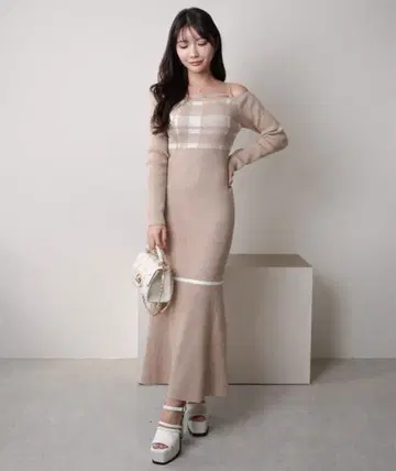 립 서비스 체크 자카드 오프숄더 머메이드 원피스