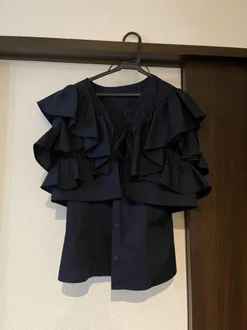 COCODEAL 코코딜 프릴 볼레로 레이어 블라우스 네이비 02