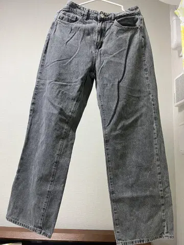 그레이 와이드 팬츠 백 포켓 부착