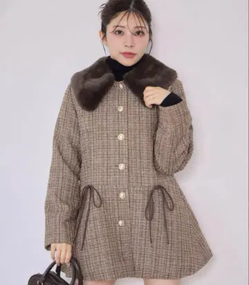 NICE CLAUP 티펫 페플럼 코트 M 사이즈