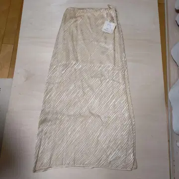 택 포함 미사용품 실크 혼방 프랑스제 시어 베이지 롱 스커트