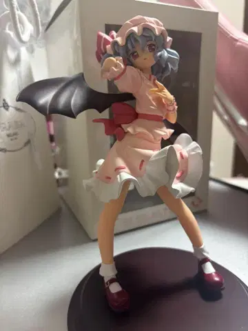 레밀리아 스칼렛 피규어 박스 포함