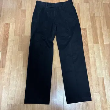 HUGO BOSS 턱 슬랙스 노코어