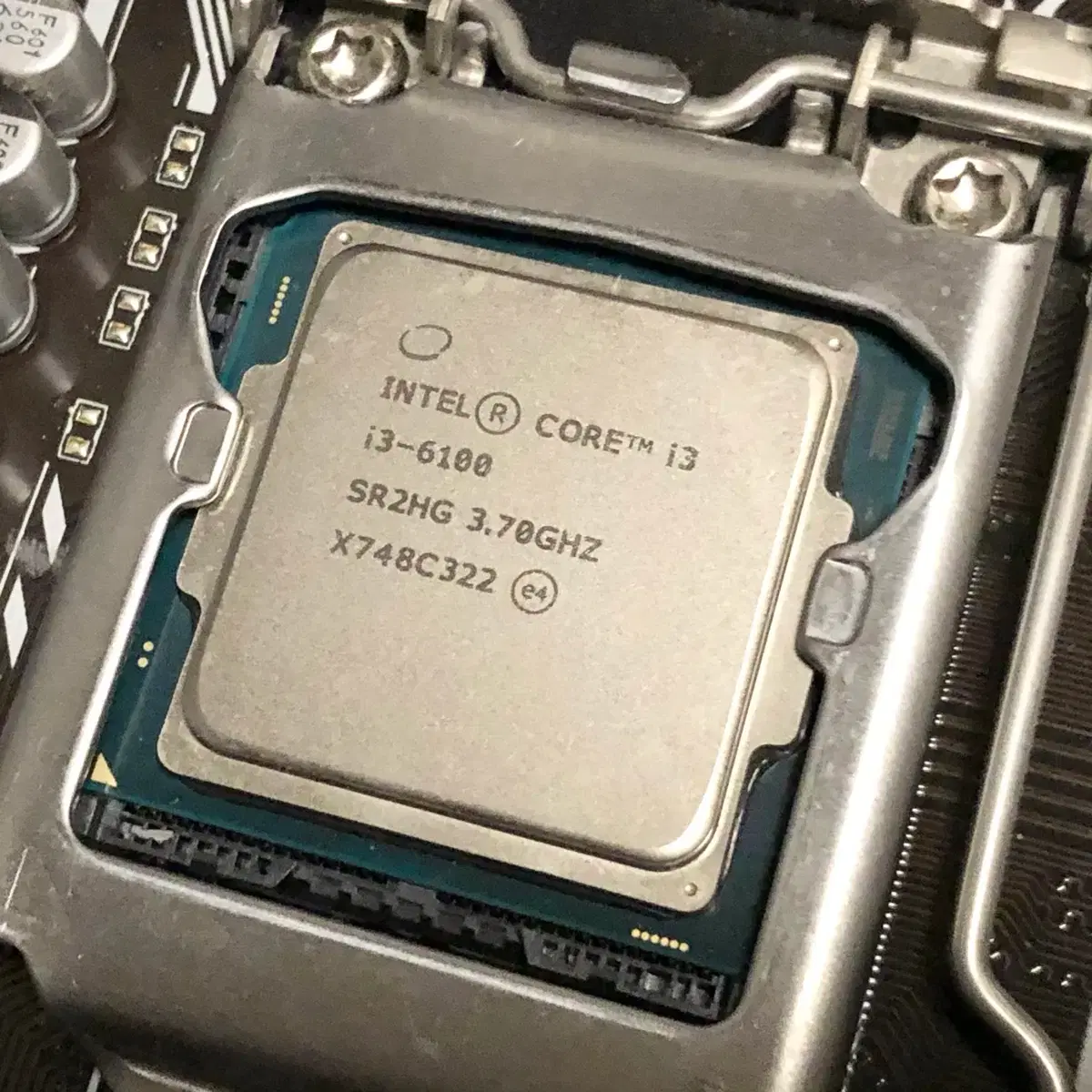 i3-6100 CPU and Intel genuine cooler