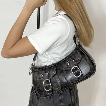논-헤지 벨트 플랩 포켓 백 블랙