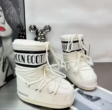 MOON BOOT 화이트 스니커즈