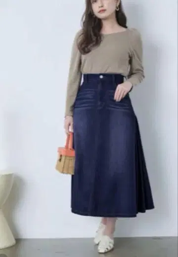 COHINA 택 포함 새상품 사이드턱 플레어 데님 스커트 S 사이즈