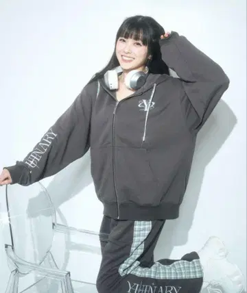 [ 새상품 ] YUINARY UNISEX 자수 지퍼 후드티