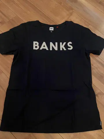 BANKS 프린트 로고 T셔츠 S사이즈 블랙
