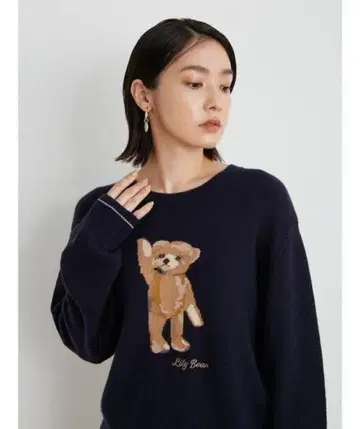 릴리 브라운 곰 자수 스웨터 니트 네이비