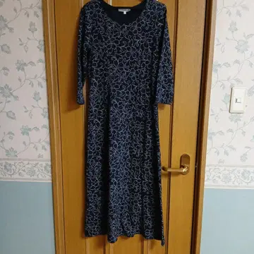 LAURA ASHLEY 블랙 꽃무늬 원피스 사이즈 9