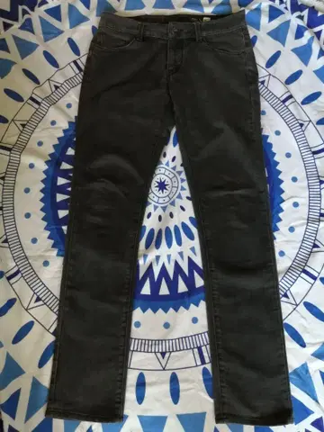 VOLCOM 볼컴 RISER 블랙 컬러 슬림 테이퍼트 데님 팬츠 31
