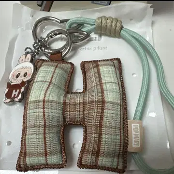 POPmart Labubu H형 체크 무늬 키링