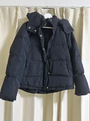 블랙 다운 자켓 외부 포켓 부착 KBF