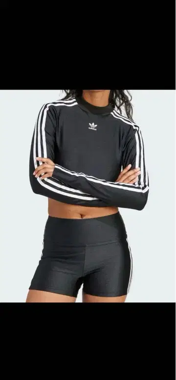 adidas Originals 쓰리 스트라이프 크롭 긴팔 T셔츠