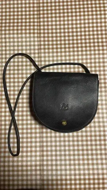 IL BISONTE 블랙 가죽 숄더백 별 모양 장식