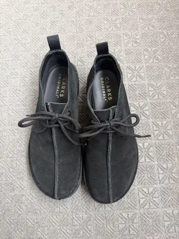 CLARKS 블랙 스웨이드 신발