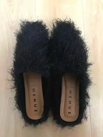 퍼 블랙 플랫슈즈