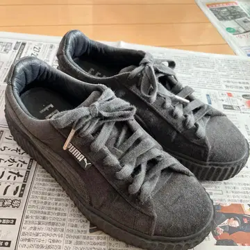 가격 인하! PUMA FENTY 그레이 스니커즈