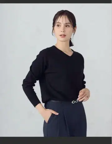 [ 새상품급 ] 컴시즘 블랙 V넥 긴팔 니트
