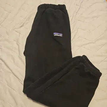 Patagonia P-6 라벨 업라이저 스웨트 팬츠 블랙
