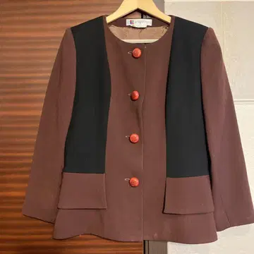 지방시 브라운 블랙 자켓 큐트한 버튼 포함