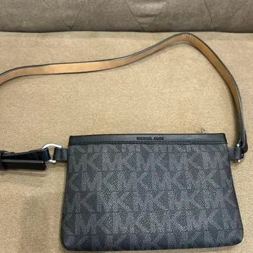 MICHAEL KORS 벨트 백 블랙