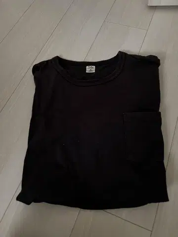 Barns Outfitters 네이비 T셔츠