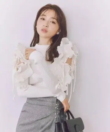 [ 새상품급 ] 플리츠 프릴 도킹 니트 풀오버