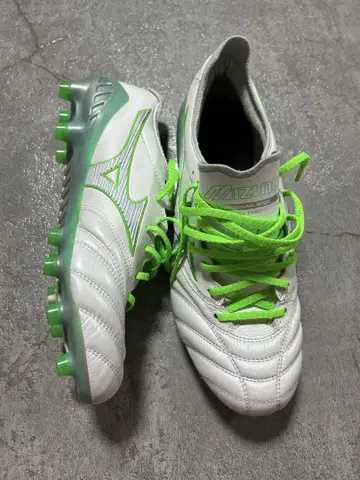 미즈노 축구화 화이트/그린