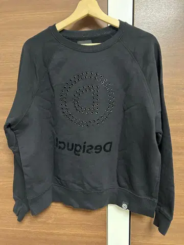 Desigual 블랙 맨투맨 데시그알