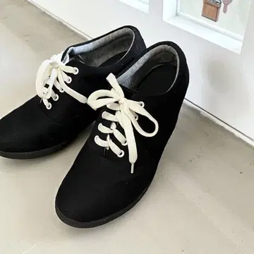 블랙 웨지솔 슈즈 인힐